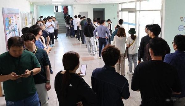 股票配资中心行情 解构35岁门槛: 从政策松动到人性博弈